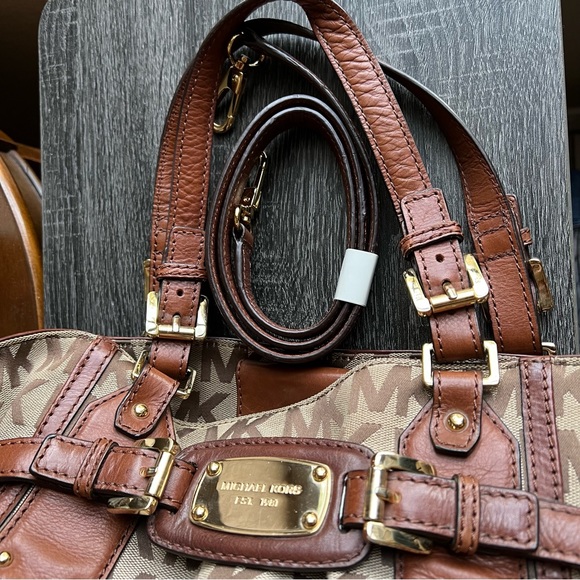 Michael Kors Signature Gansevoort  Fabric Leather Straps Shoulder Bag/ Crossbody - Picture 8 of 10